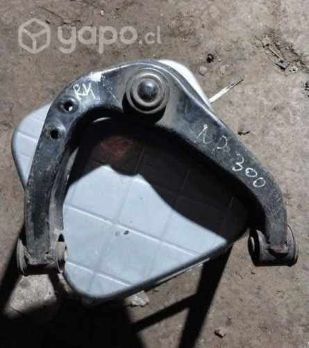 Bandeja superior derecha nissan np300