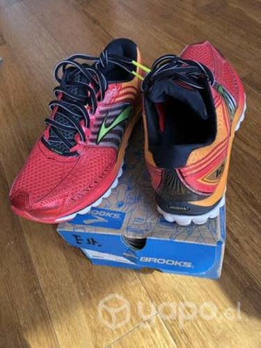 Zapatilla running brooks nuevas