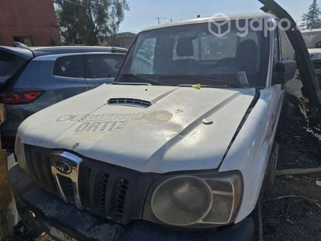 Capot mahindra pick up 2013