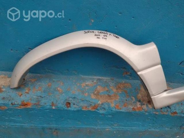 Moldura del izq Suzuki grand Vitara 2000-2005
