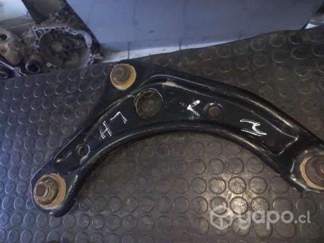 Bandeja delantera izquierda Nissan versa 2017