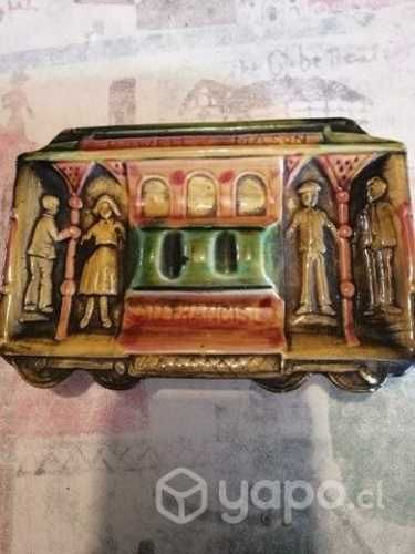 Cenicero en relieve hermoso