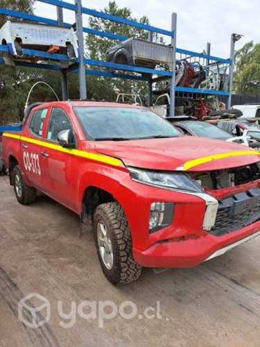Puerta mitsubishi l200 2023 impecable estado