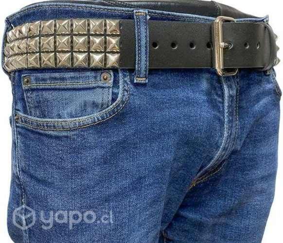 Cinturon de remaches / pirámides Y2K