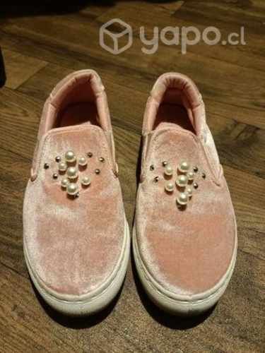 Zapatillas bajas de plush con aplicación de perlas