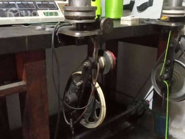 Maquina tejedora de cordones