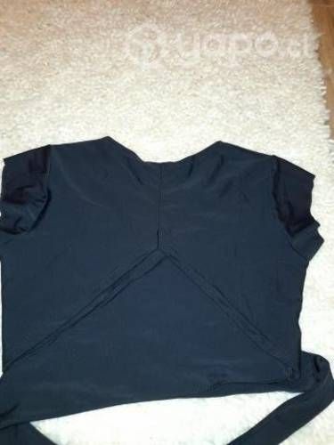 Hermoso top negro cruzado