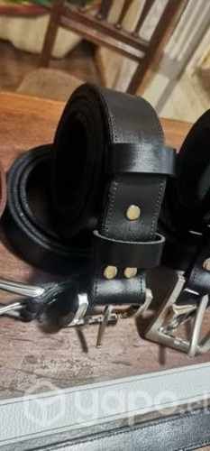 Cinturónes de cuero nuevos