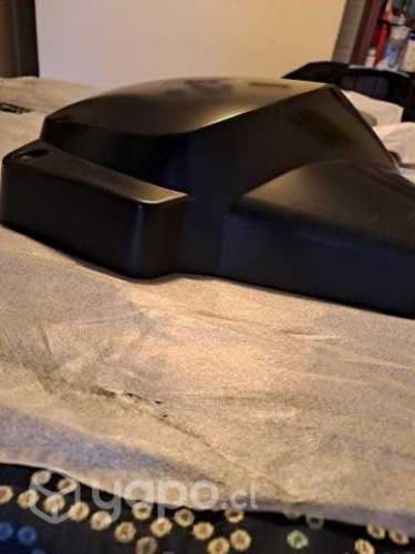 Tapa lateral derecha moto UM Renegade