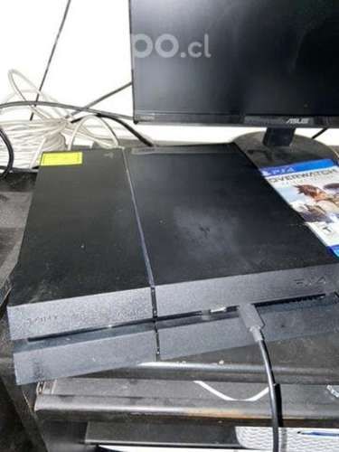 Play Station 4 500gb + audífonos hyperx y 4 juegos