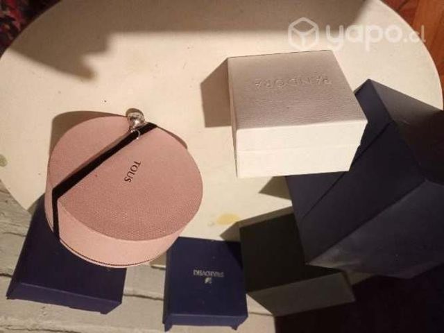 Cajas de lentes y otros