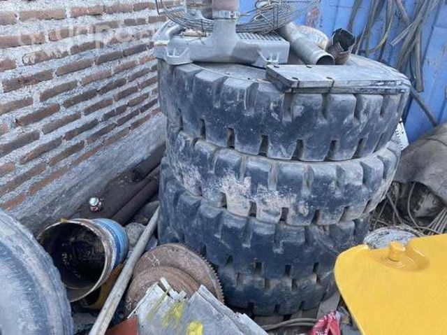 Neumáticos duros 1.200-20 buen estado