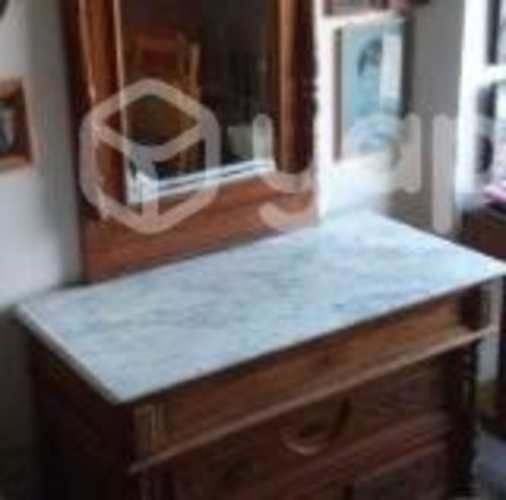 Comoda antigua con espejo