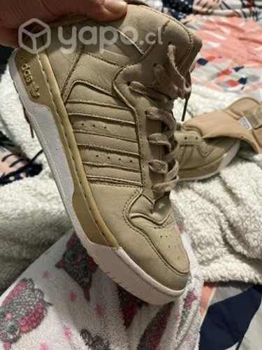 Zapatillas Nike clásicas en buen estado