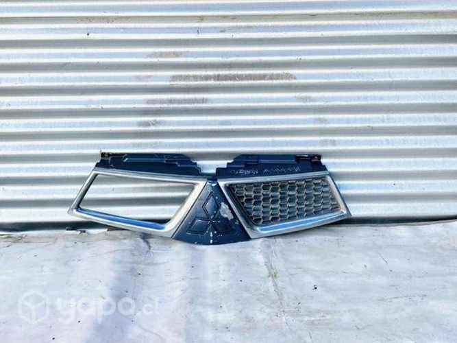 Máscara mitsubishi montero