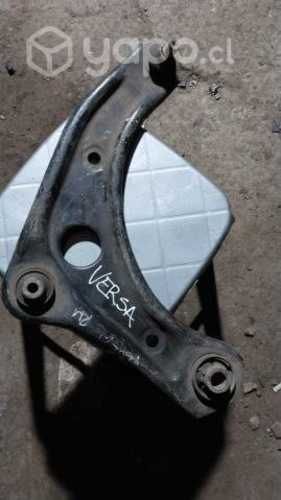 Bandeja derecha nissan versa 2018