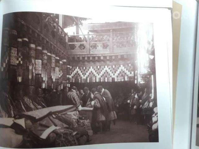 A La Sombra Del Himalaya / Tíbet-Bután-Nepal-Sikki