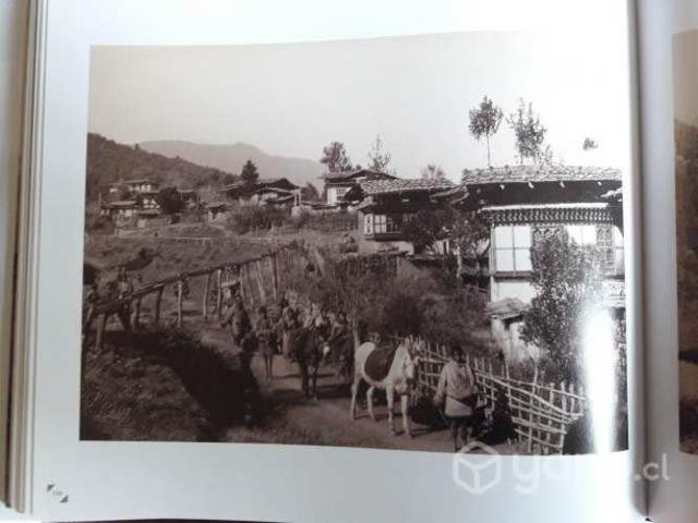 A La Sombra Del Himalaya / Tíbet-Bután-Nepal-Sikki