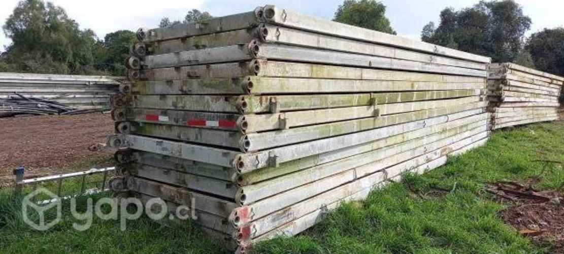 Resistentes plataformas de acero para Obras Civiles: