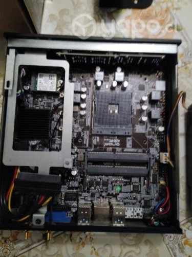 Gabinete PC mini con placa madre, tarjeta wifi