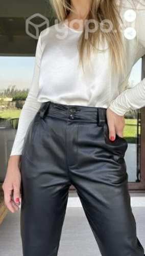 Pantalón negro ecocuero mujer