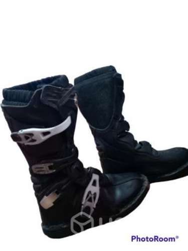casco y botas fox