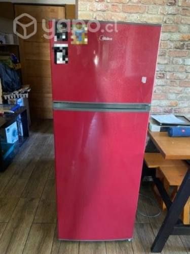 Refrigerador Midea rojo