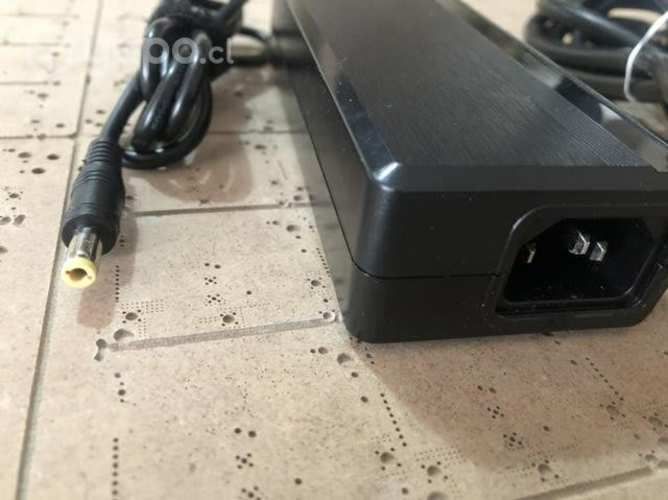 Cargador O Regulador De carga Para Notebook O pc