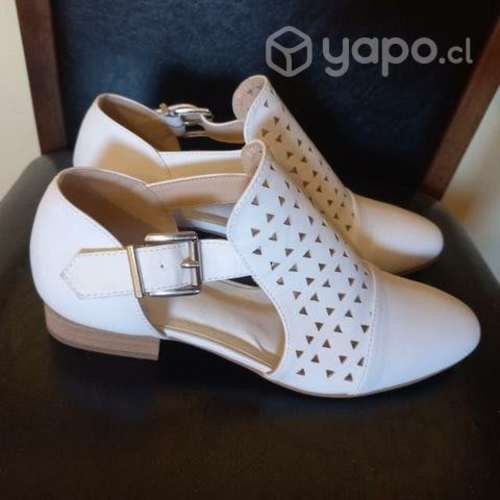 Zapato blanco nuevo