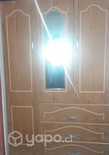 Closet de 3 puertas totalmente nuevo