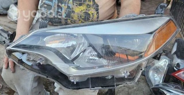 Optico izquierdo Corolla 2014 2018 detalle