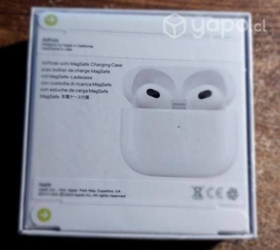 Apple AirPods (3ª generación) Lightning