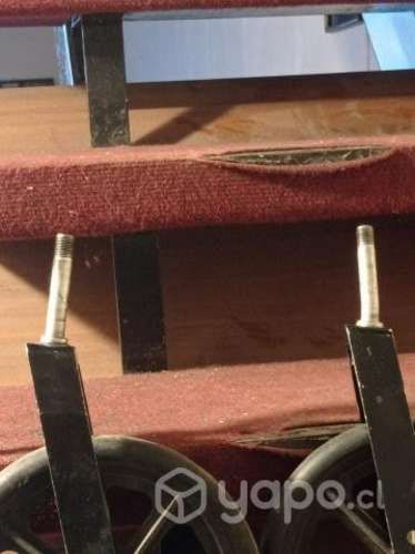 Silla con ruedas y bastón