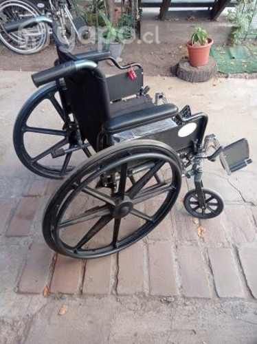 Silla con ruedas y bastón