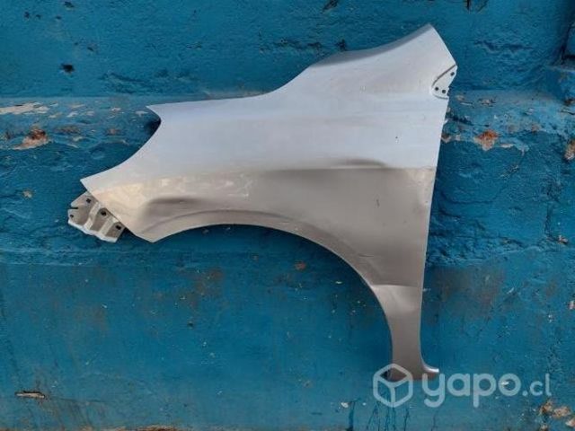 Tapabarro izq Nissan Versa 2011-2017