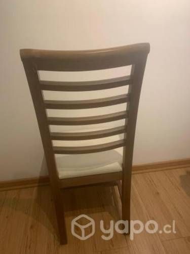 4 sillas de madera (usadas)