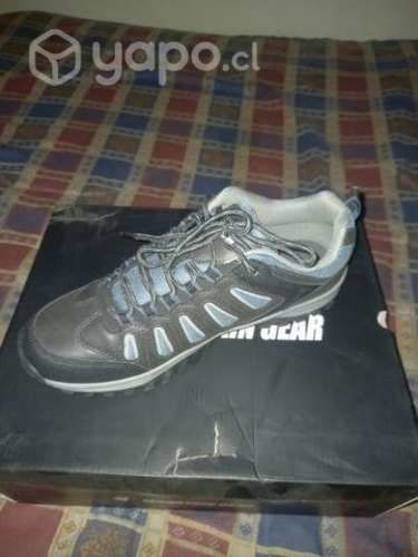 Zapatos outdoor NUEVOS mountain gear talla 44
