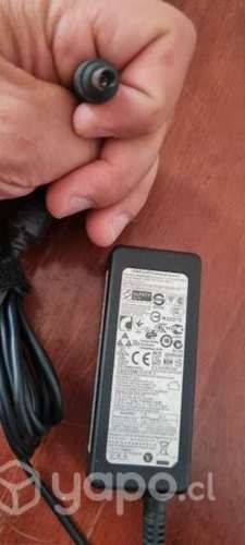Cargador de notebook samsung 19v 2.1A original