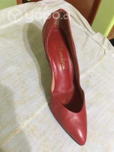 excelentes zapatos seminuevos cuero y suela