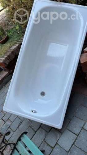 Bañera impecable, incluye grifería