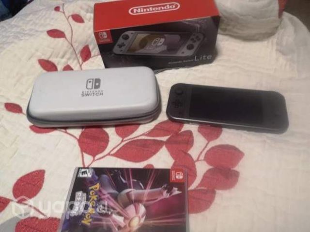 Nintendo switch lite + 2 juegos pokemon