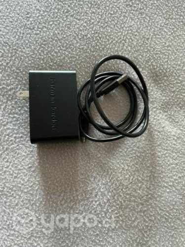 Cargador harman/ kardon con 3 entradas Usb