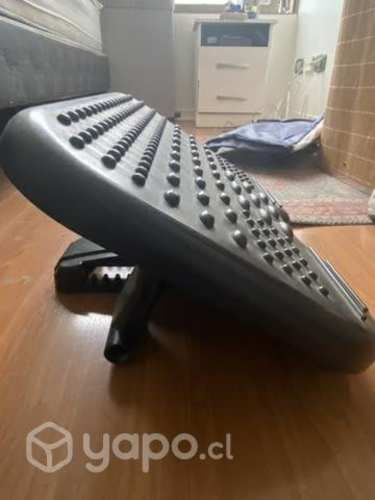 Reposapiés apoya pies debajo escritorio