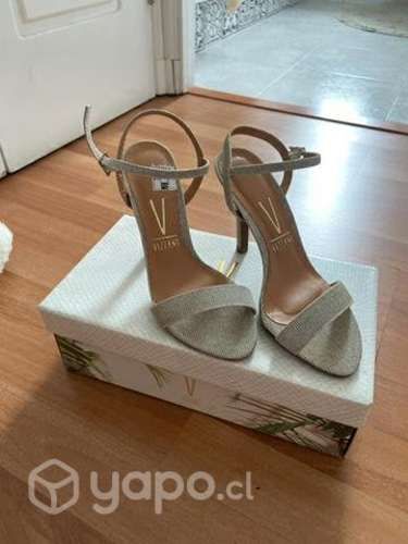 Zapatos de fiesta plateados talla 37