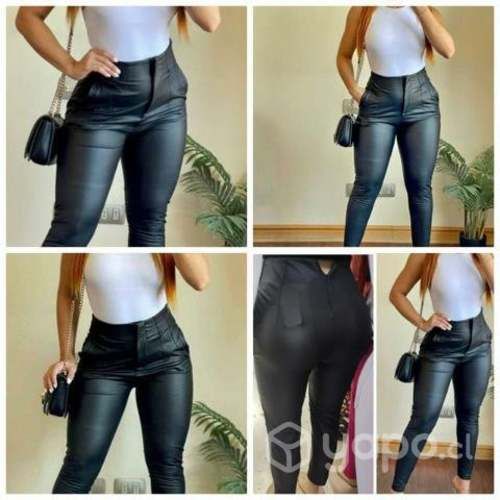 Pantalón eco cuero con polar.