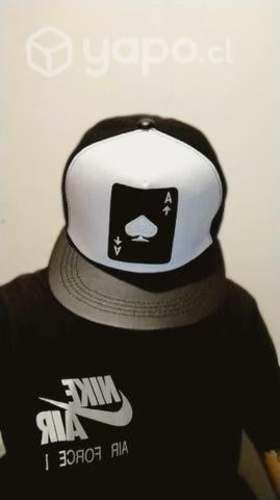 Gorros de diferentes modelos