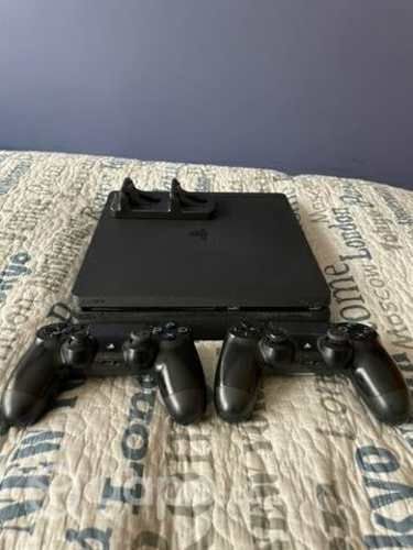 Ps4 slim 500gb + cargador doble + 2 controles