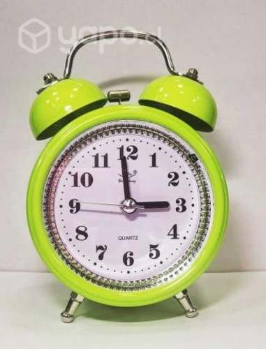 Reloj despertador con campanilla