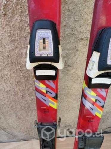 Esquíes, botas, bastones