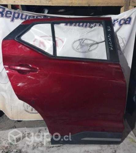 Puerta Trasera derecha nissan kicks